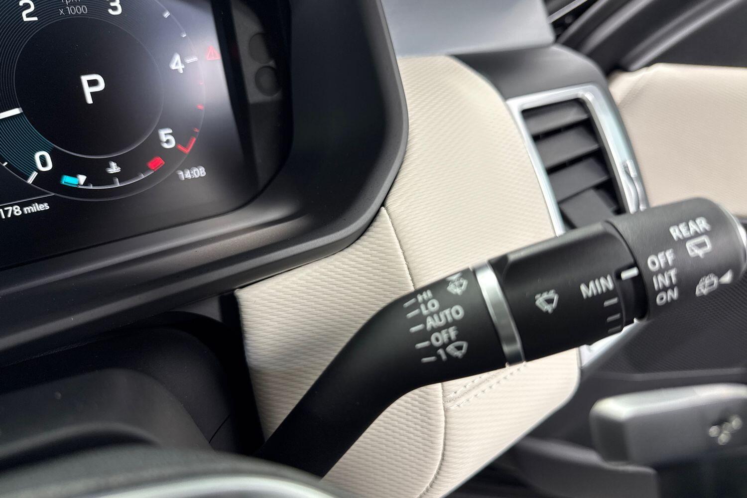 Land Rover Discovery view 26