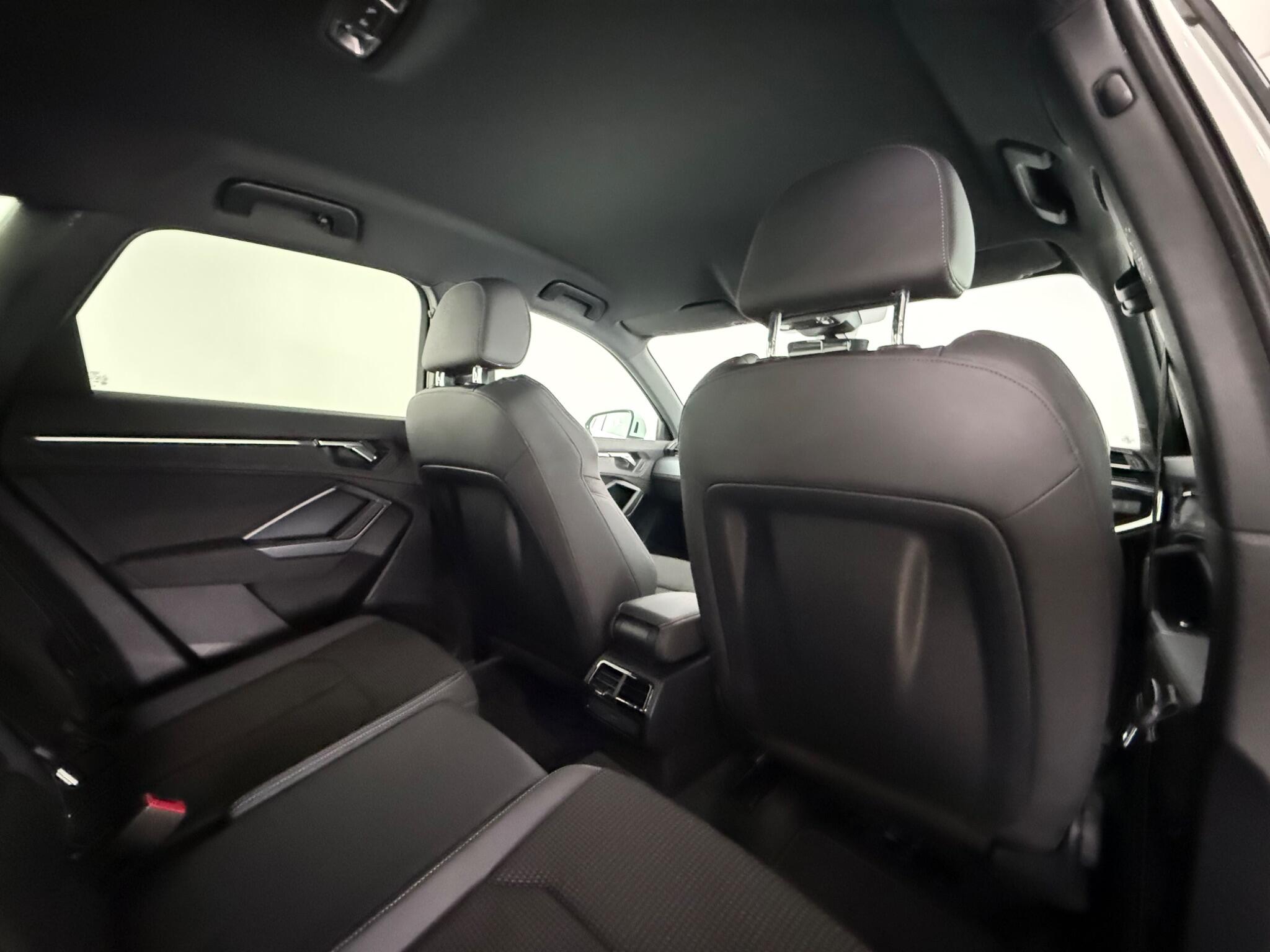 Audi Q3 view 31