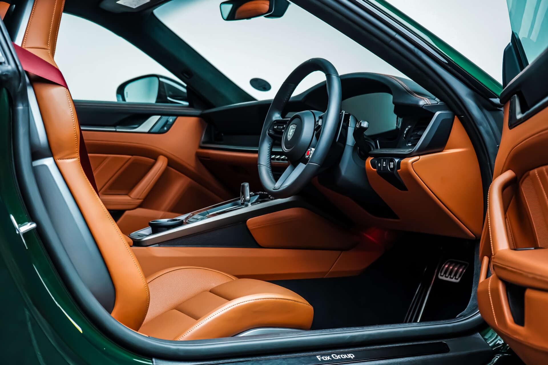 Porsche 911 view 9