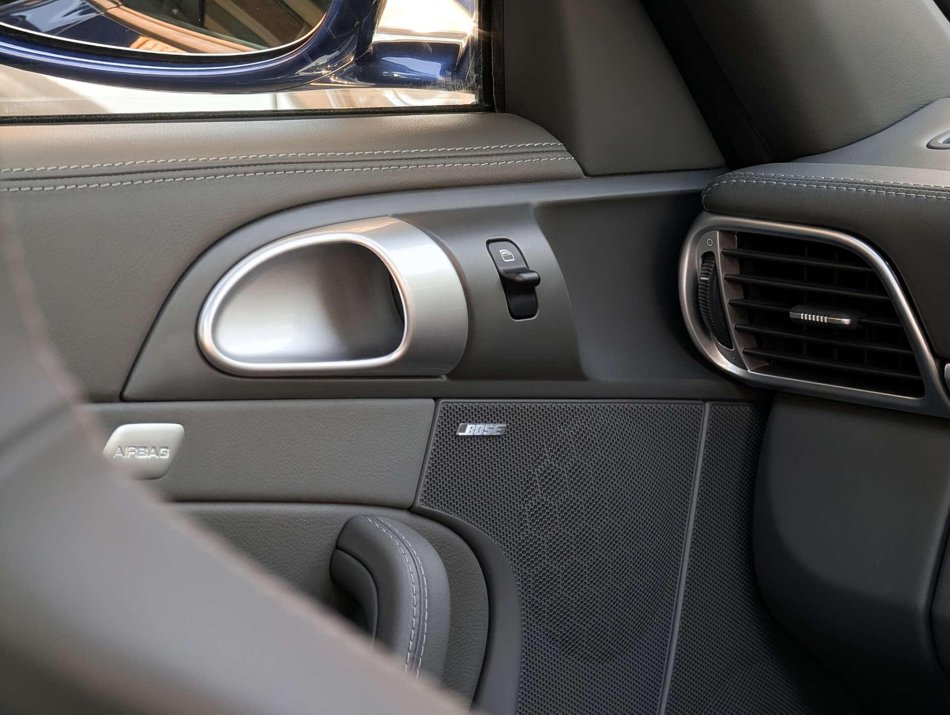 Porsche 911 view 39