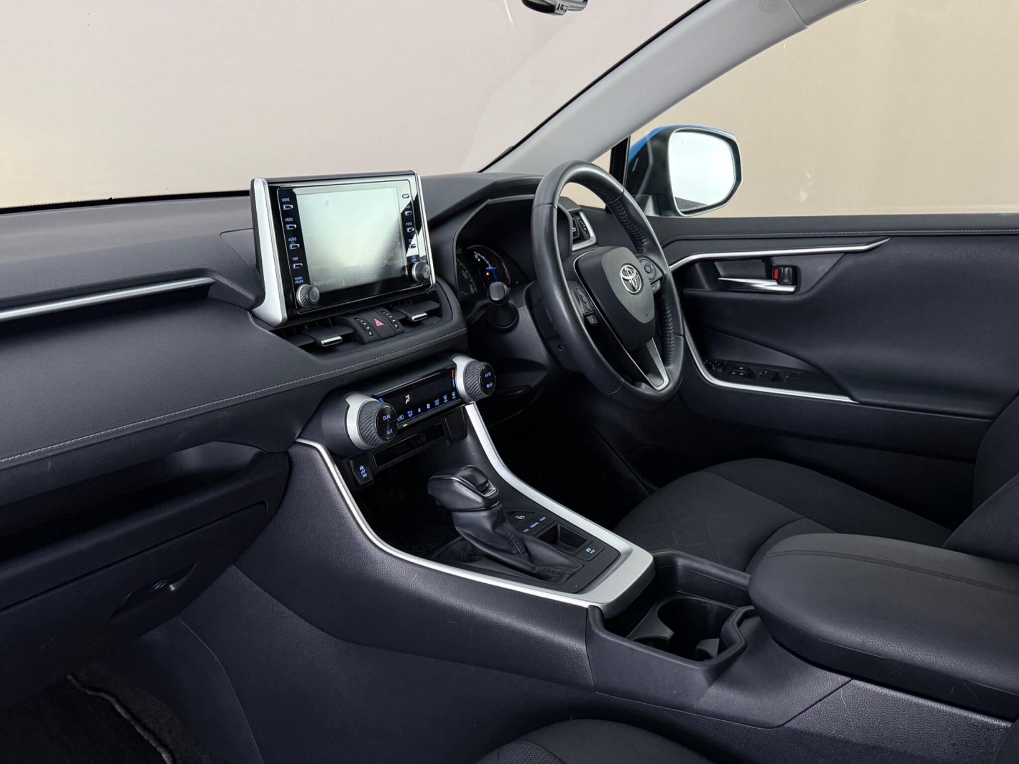 Toyota Rav4 view 4