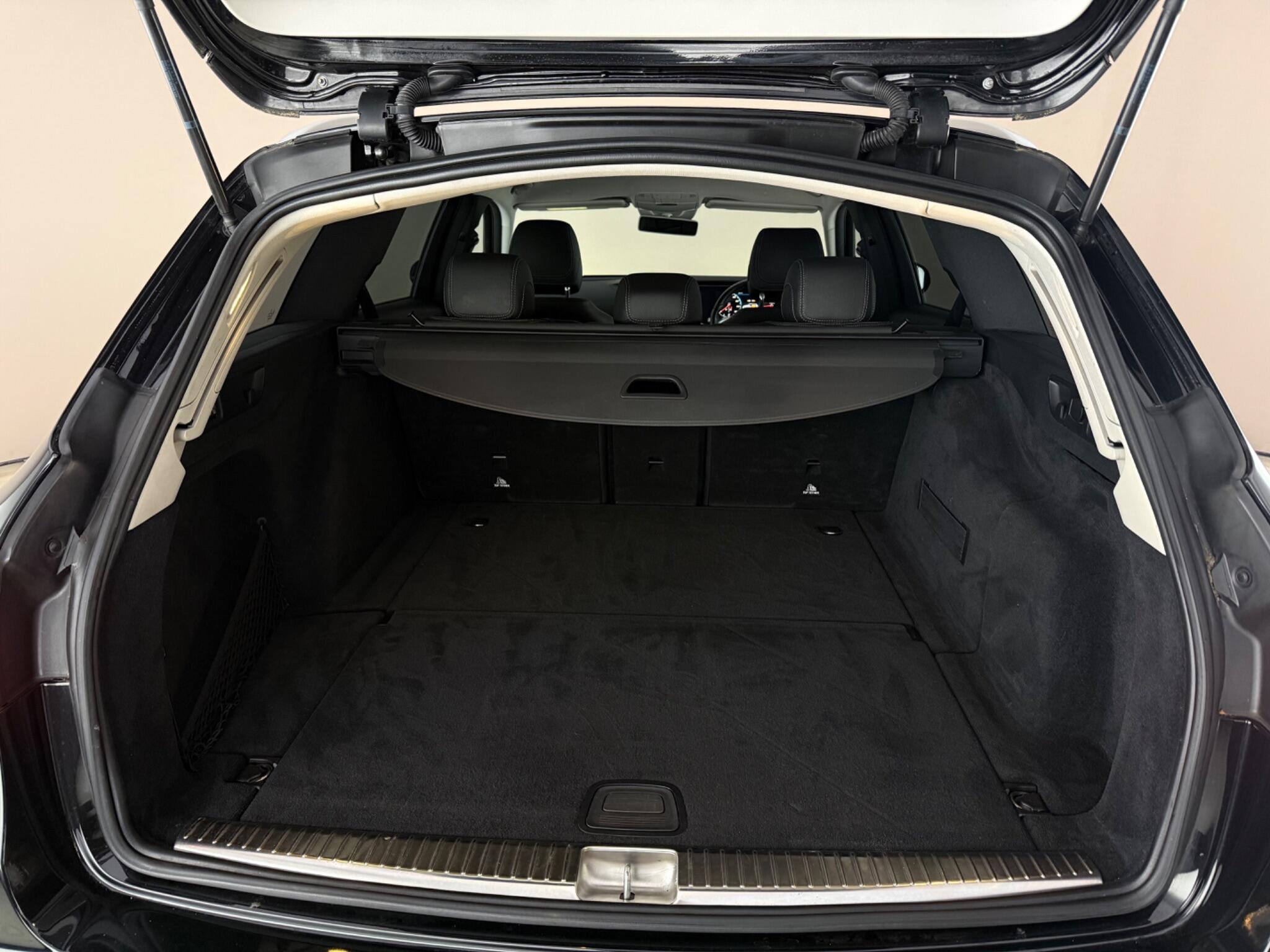 Mercedes-Benz E-Class view 10
