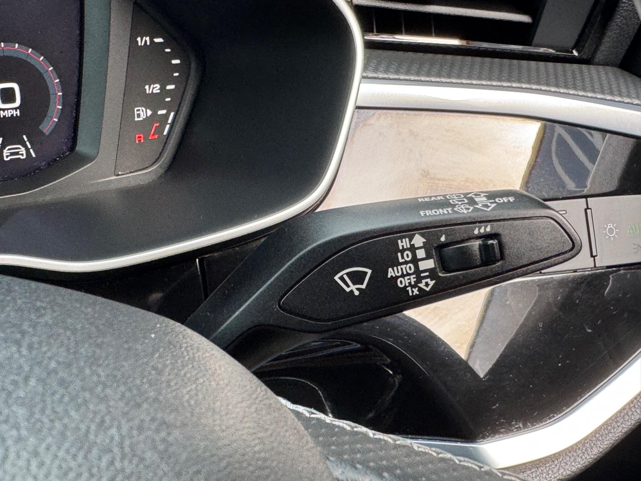 Audi Q3 view 17