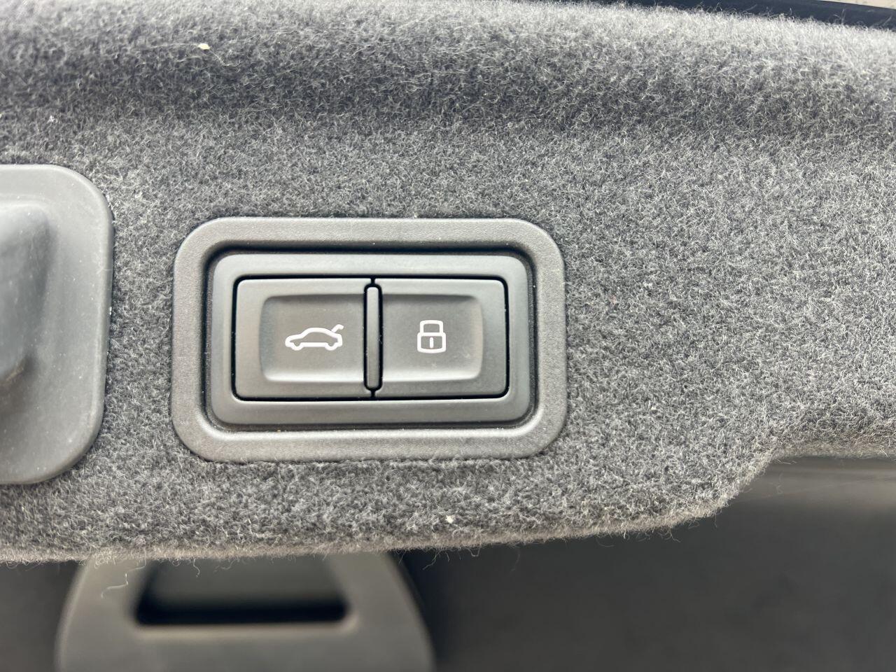 Audi A8 view 10