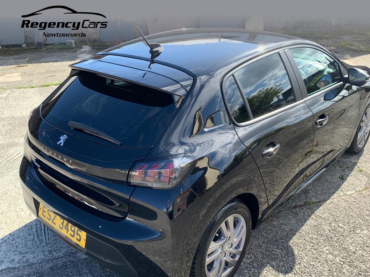 Peugeot 208 view 9