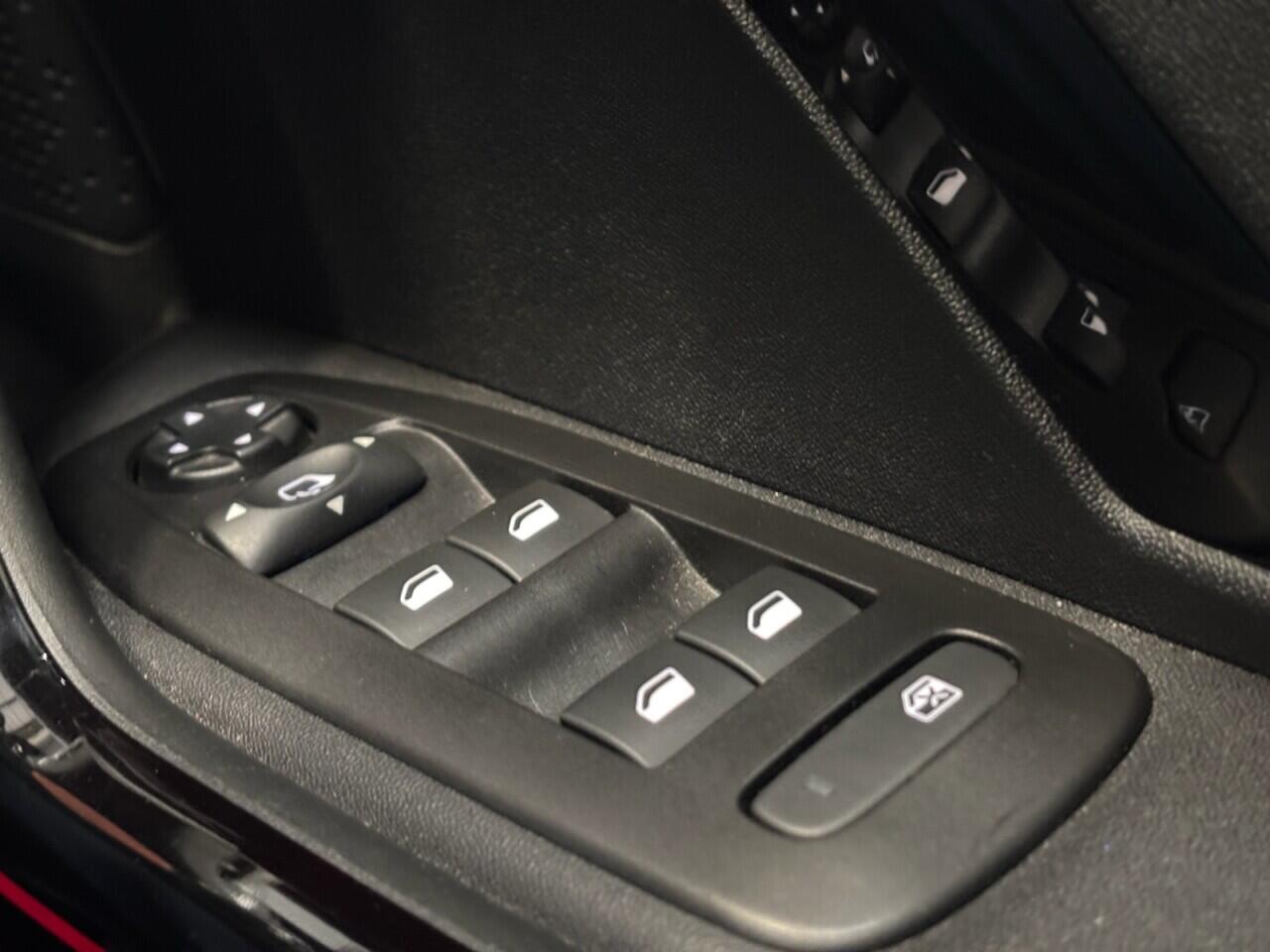 Peugeot 2008 view 43