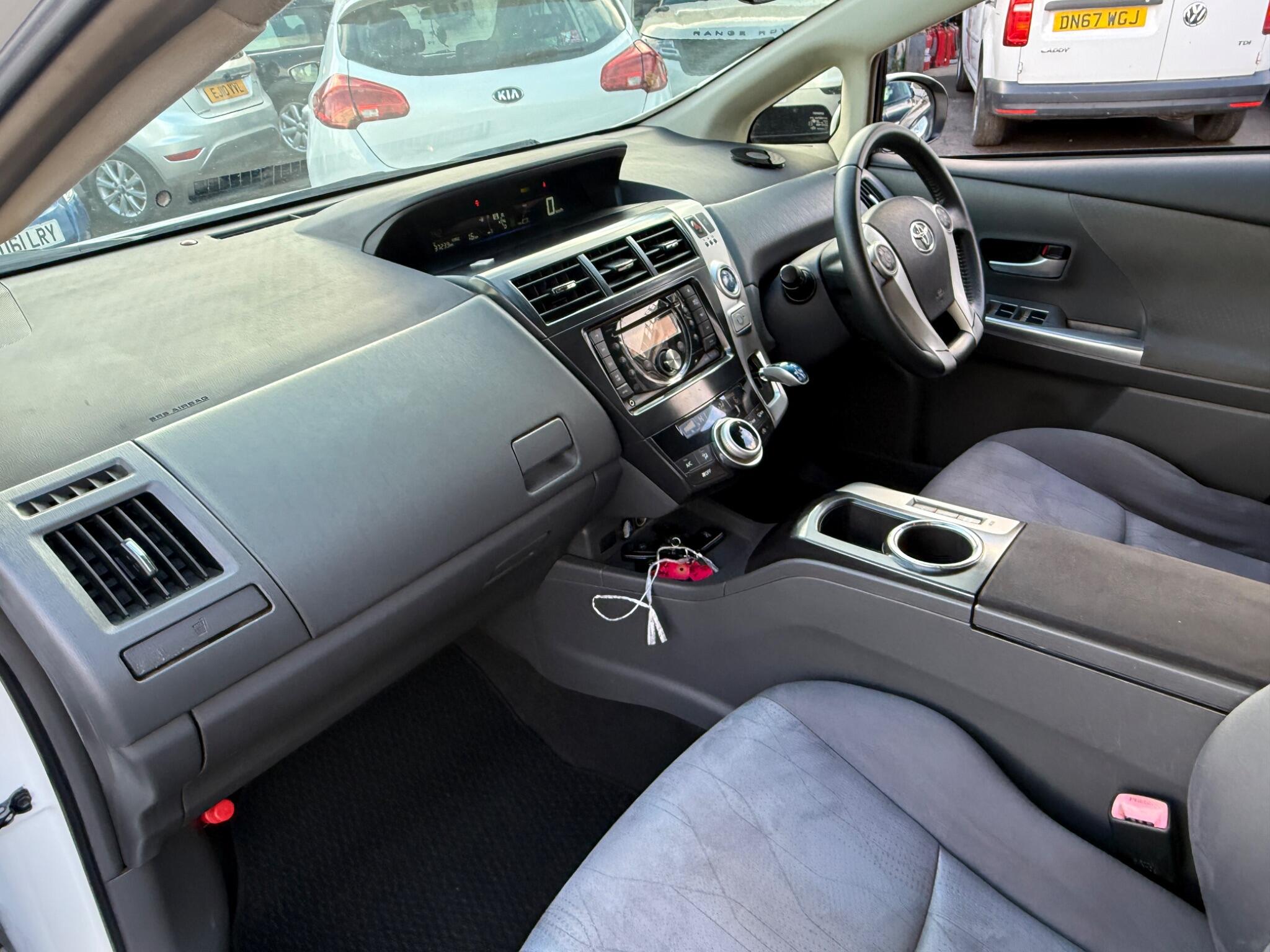 Toyota Prius+ - Image 53