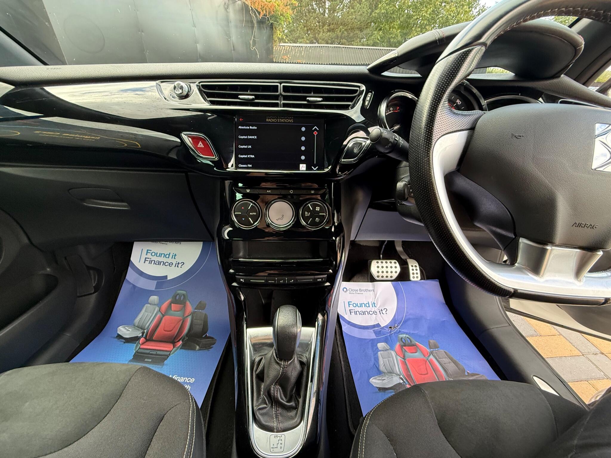 DS Automobiles DS 3 view 30