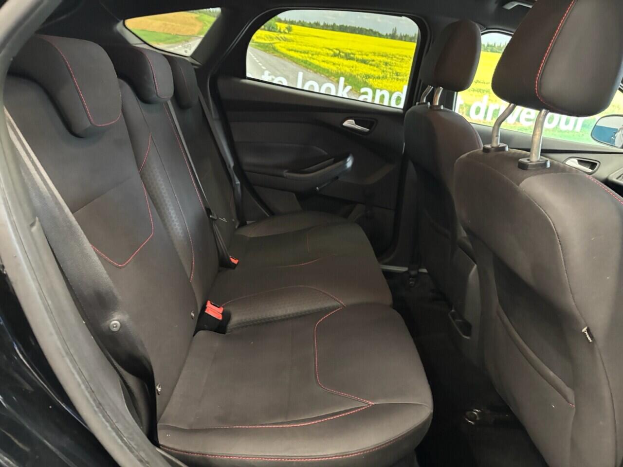 Ford Focus view 20