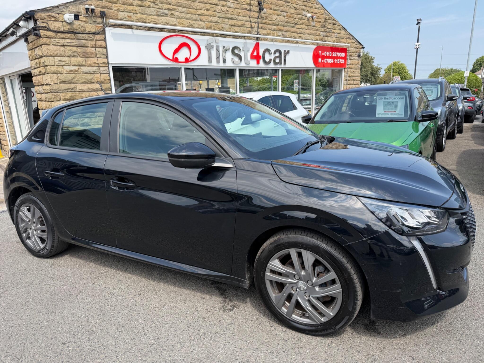Peugeot 208 view 12