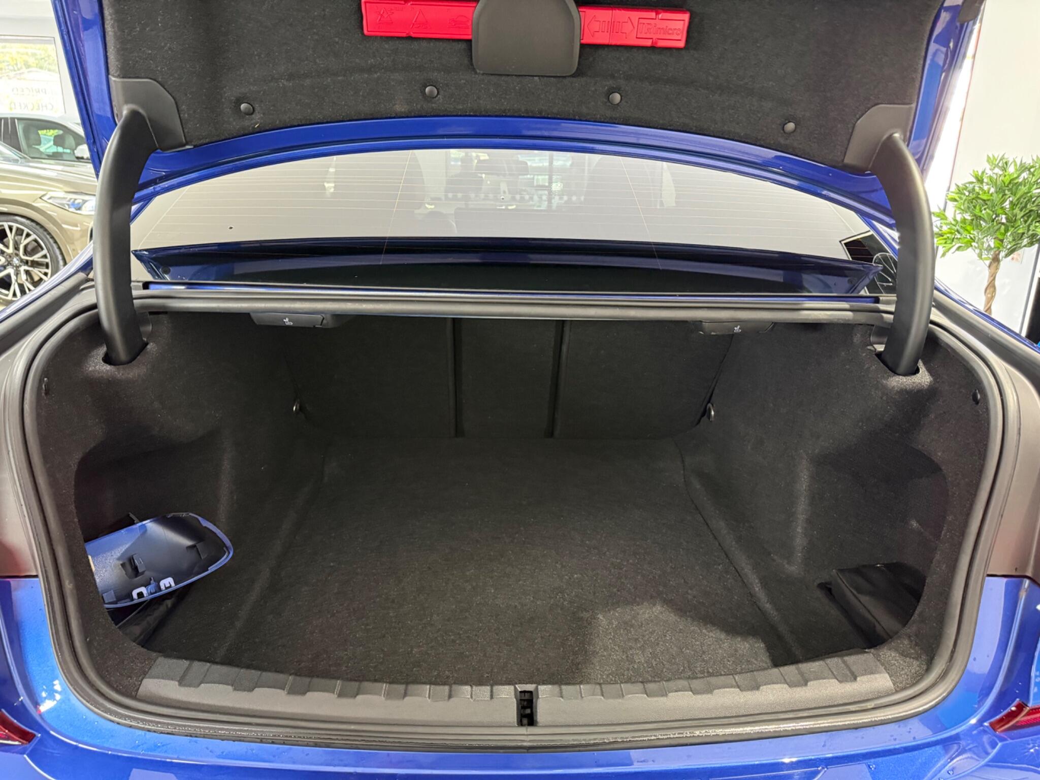 BMW 3 Series view 28