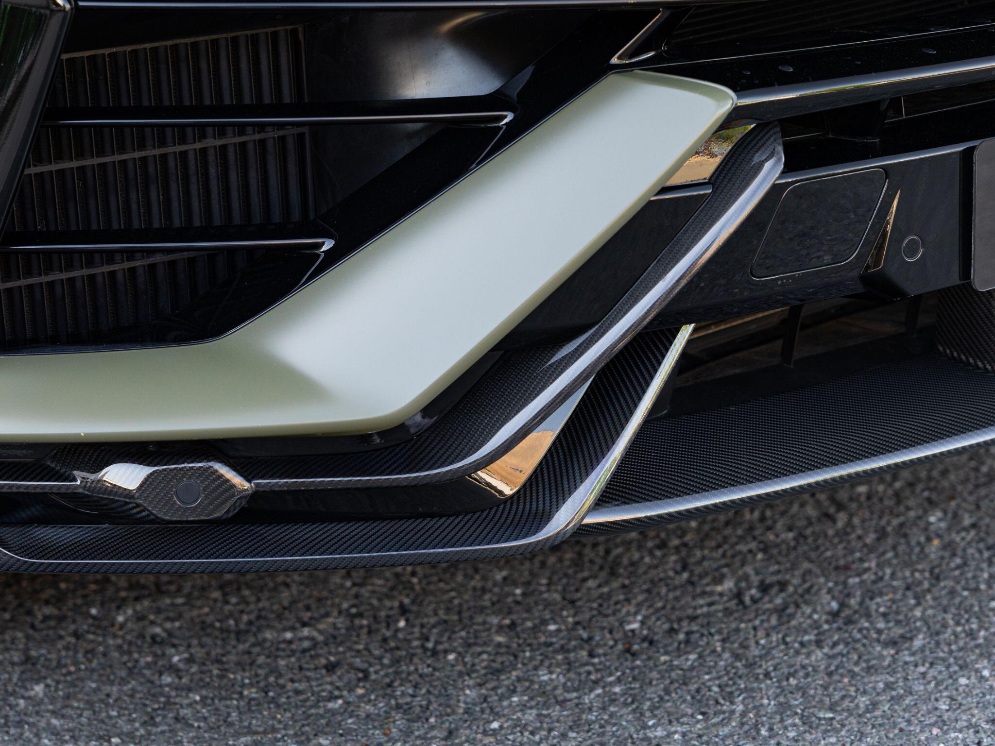 Lamborghini Urus view 12