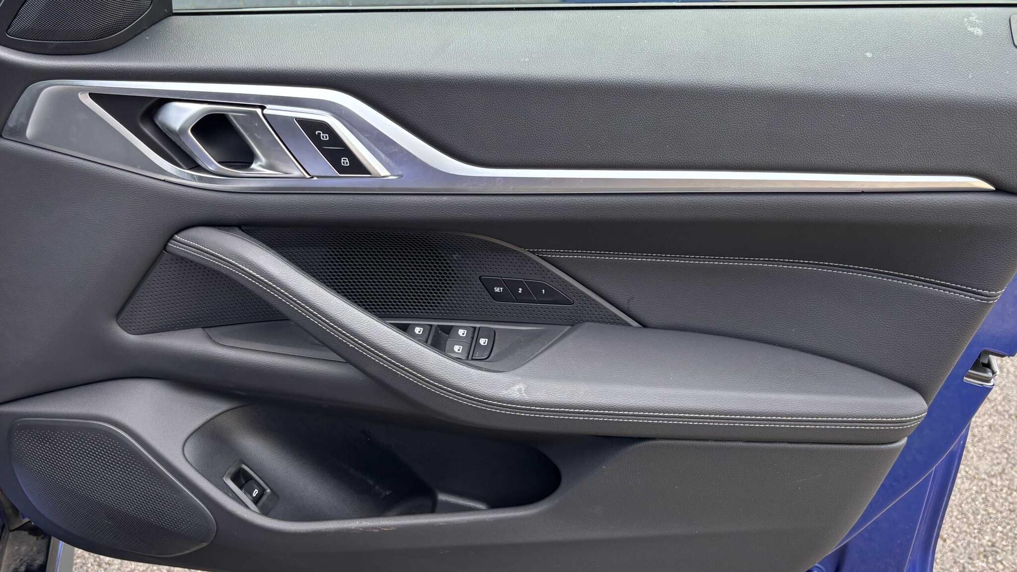BMW i4 view 25