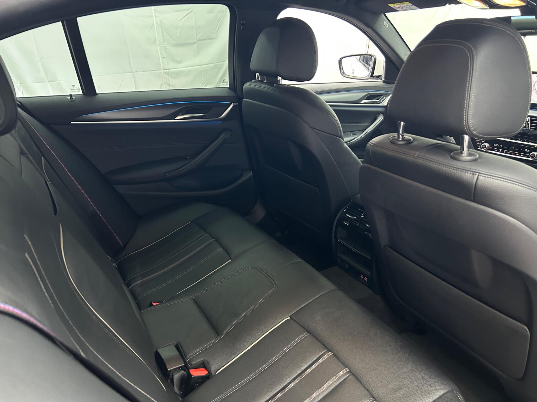 BMW 5 Series view 20