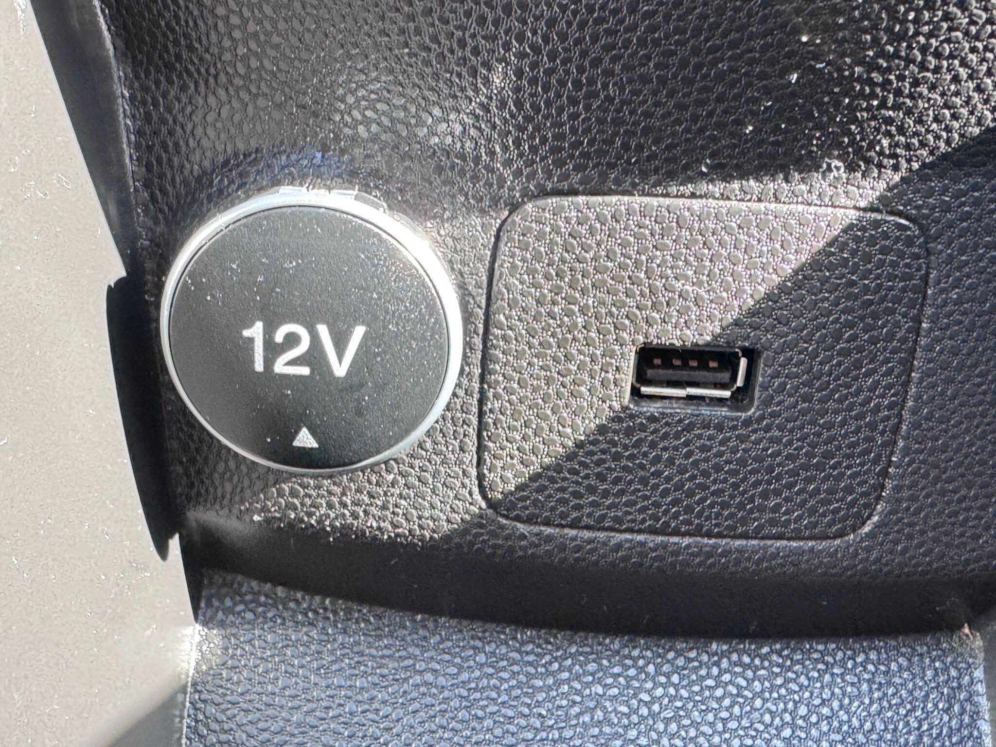 2017 Ford Fiesta image 42