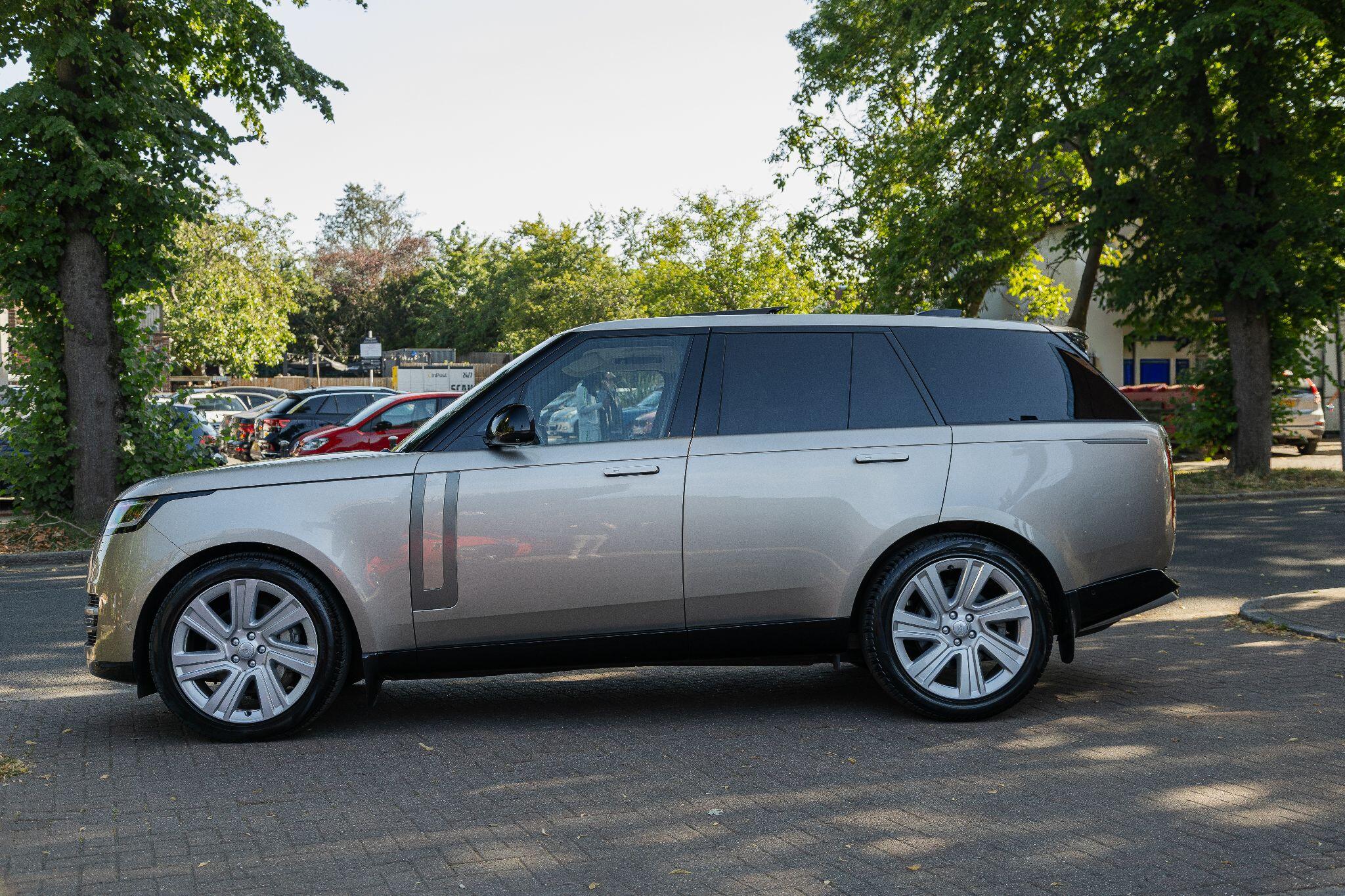 Land Rover Range Rover view 9