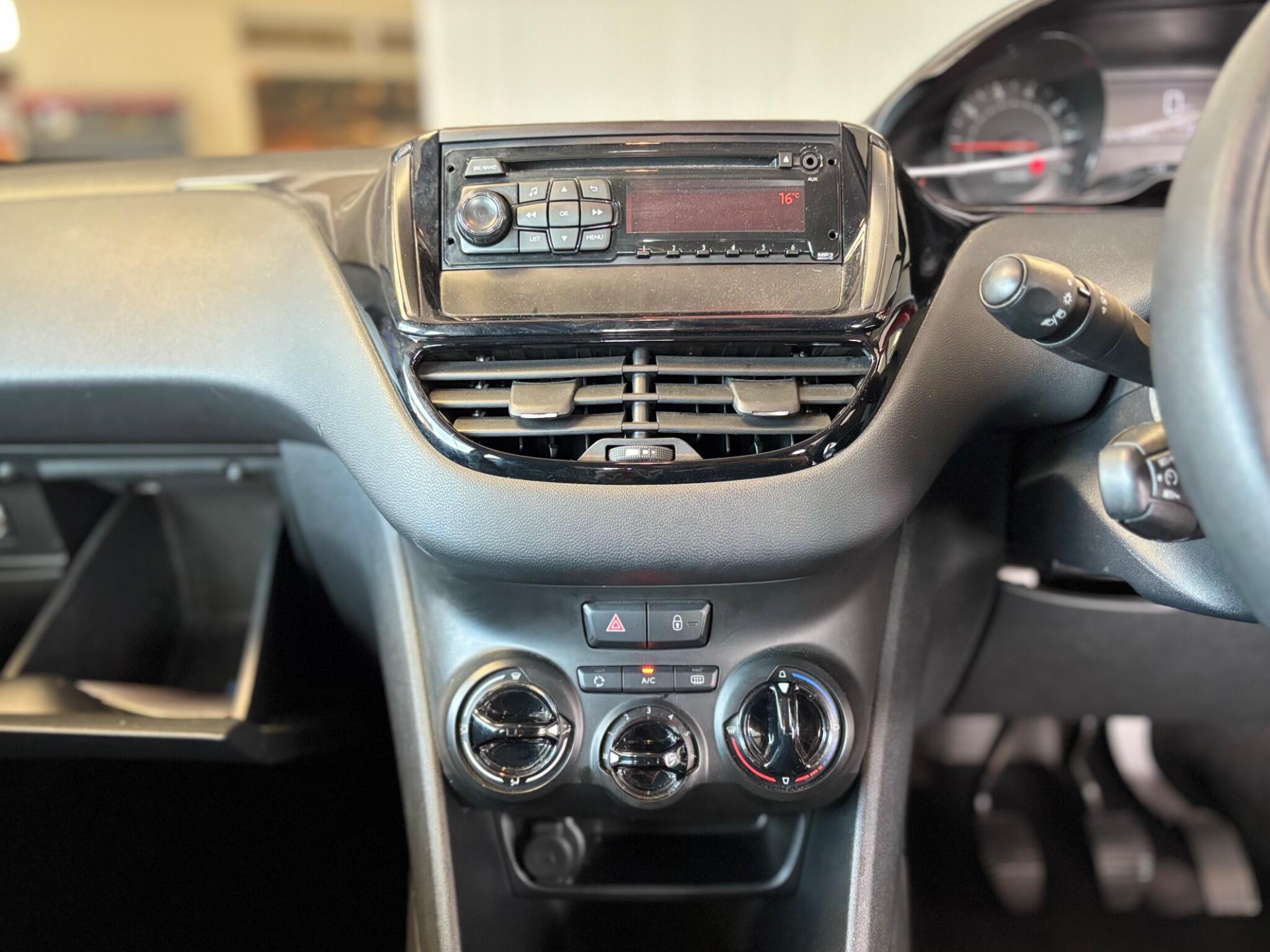 Peugeot 208 view 15