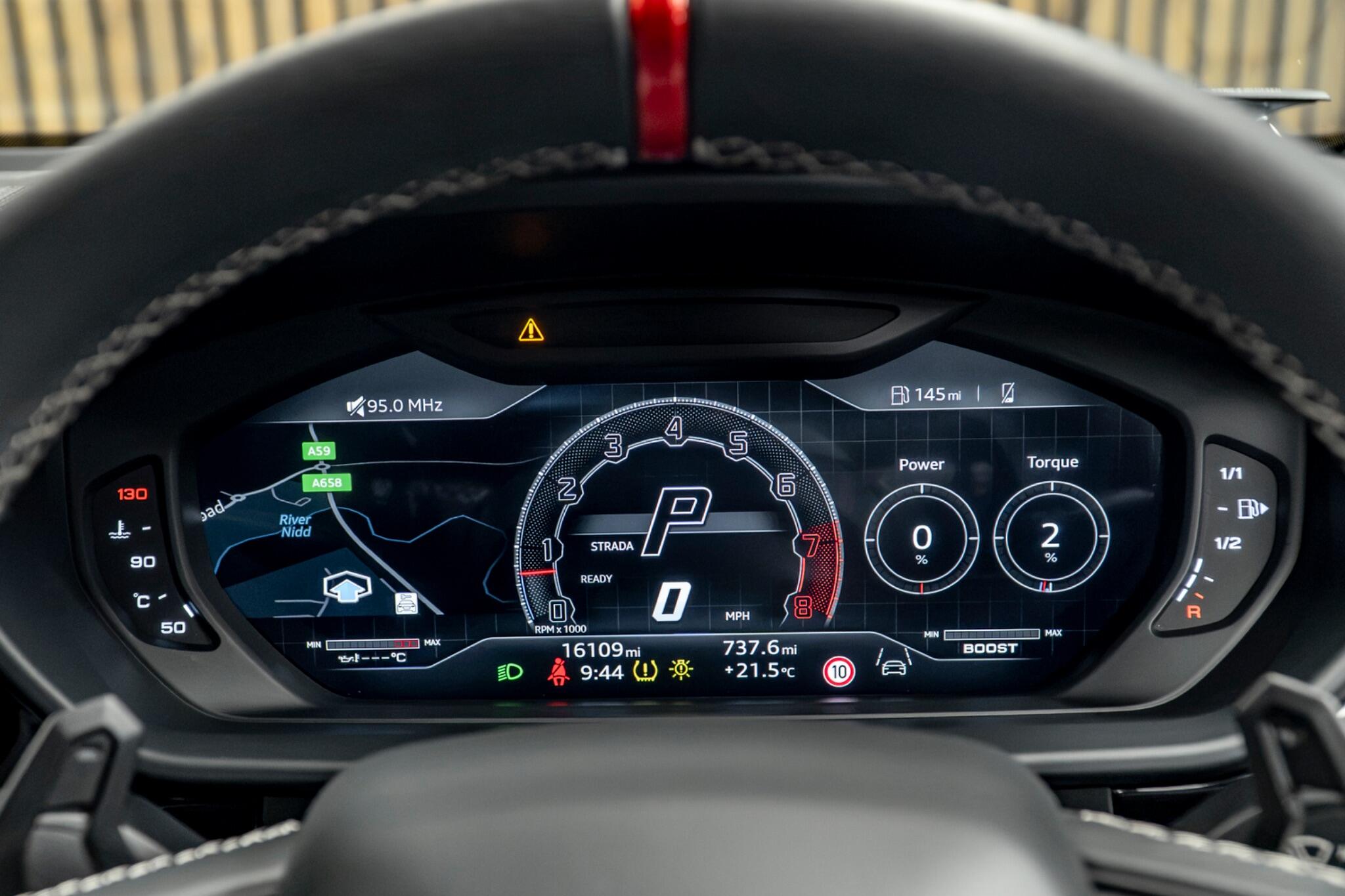 Lamborghini Urus view 36