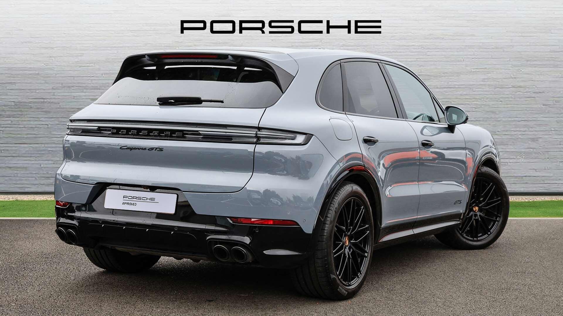 Porsche Cayenne view 3