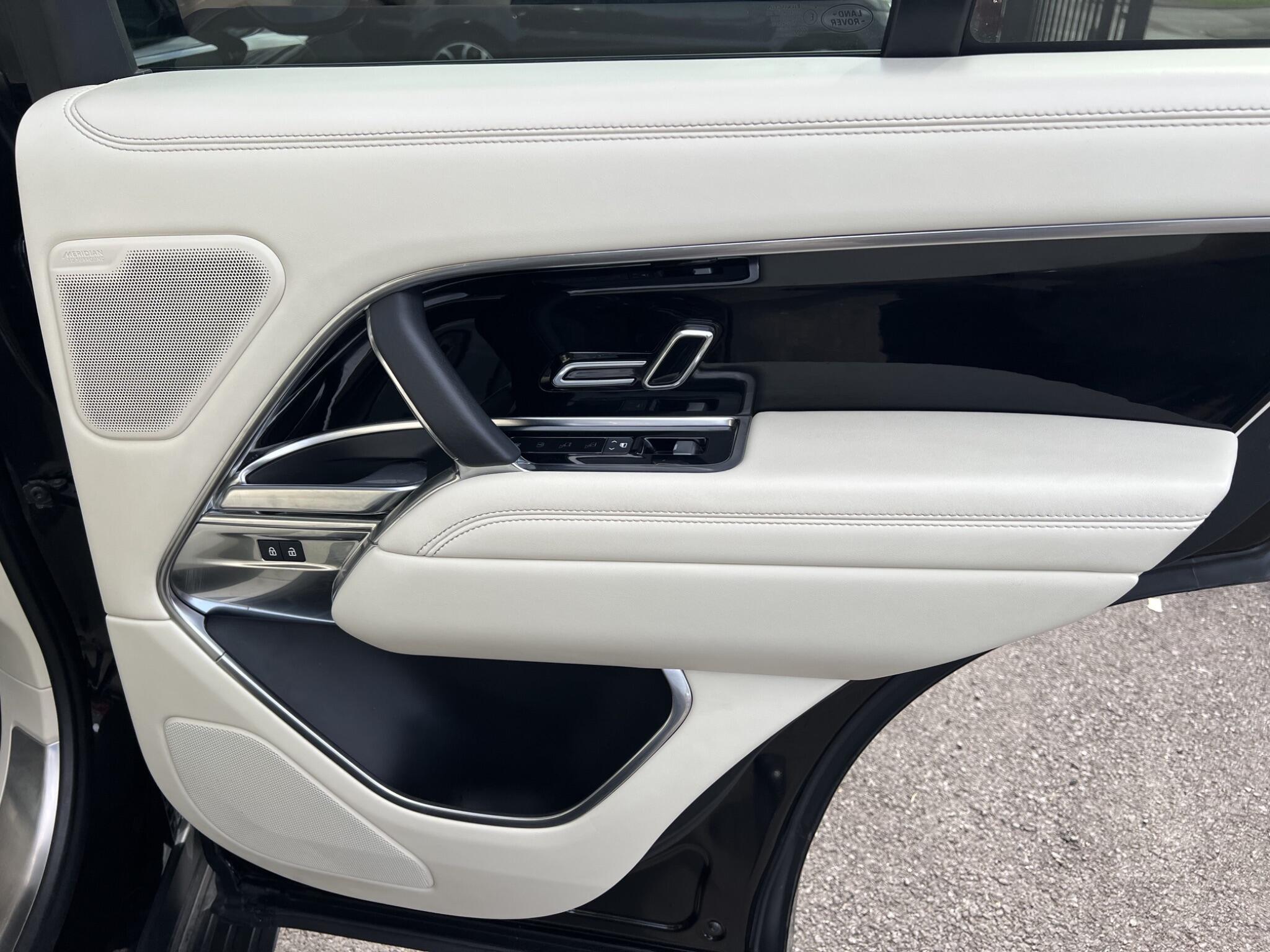Land Rover Range Rover view 17