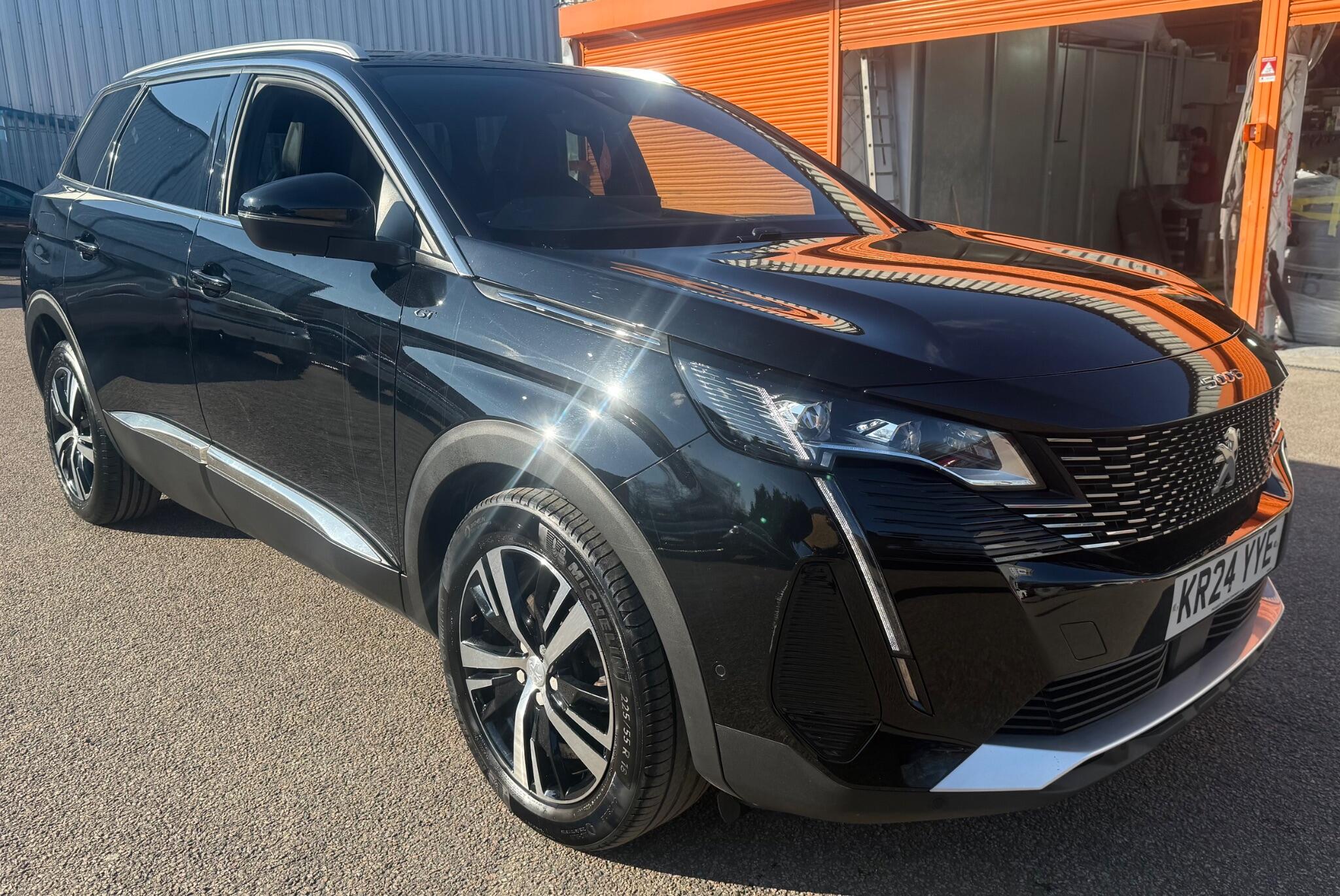 Peugeot 5008 main image