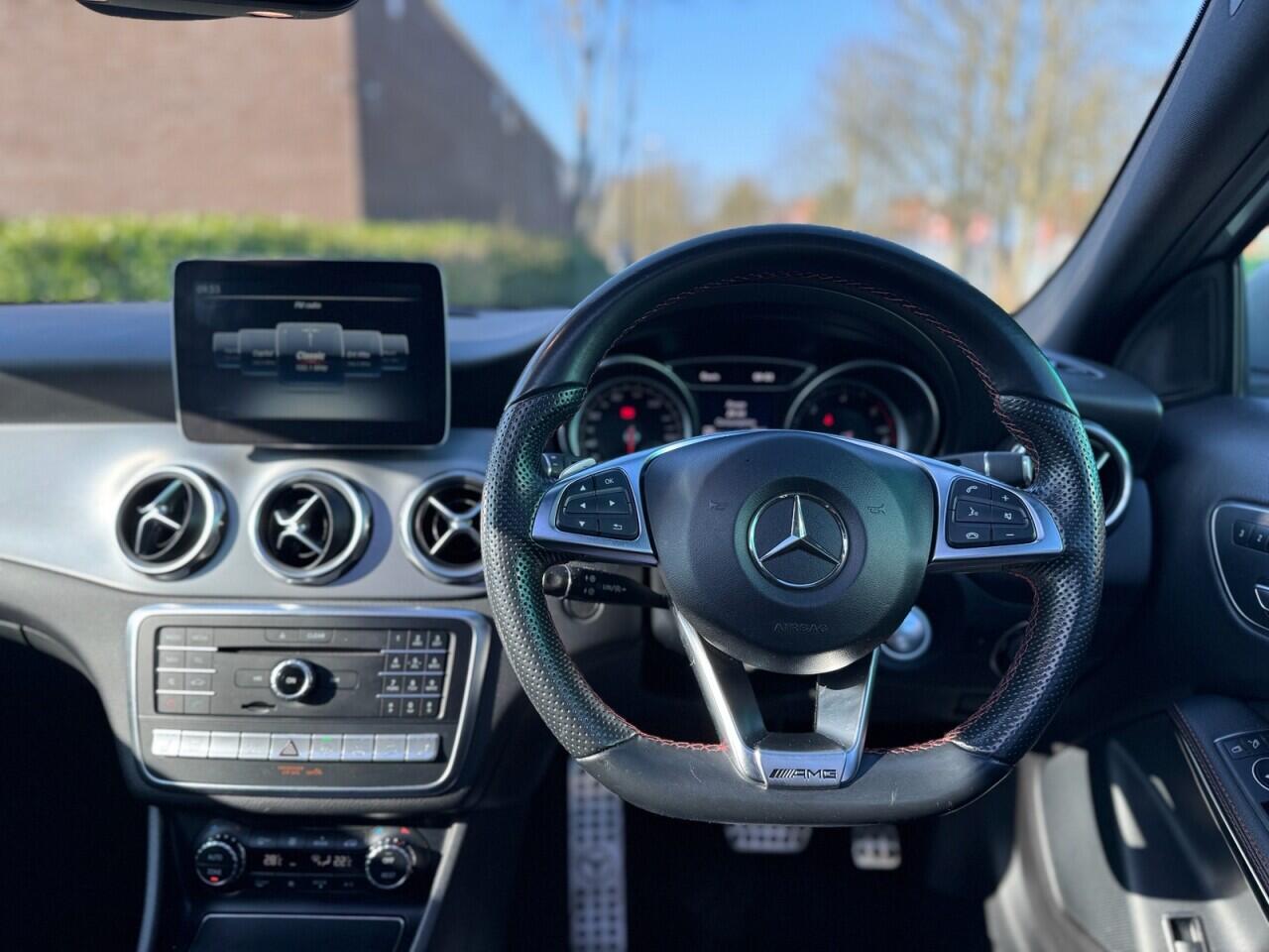 Mercedes-Benz Gla view 11