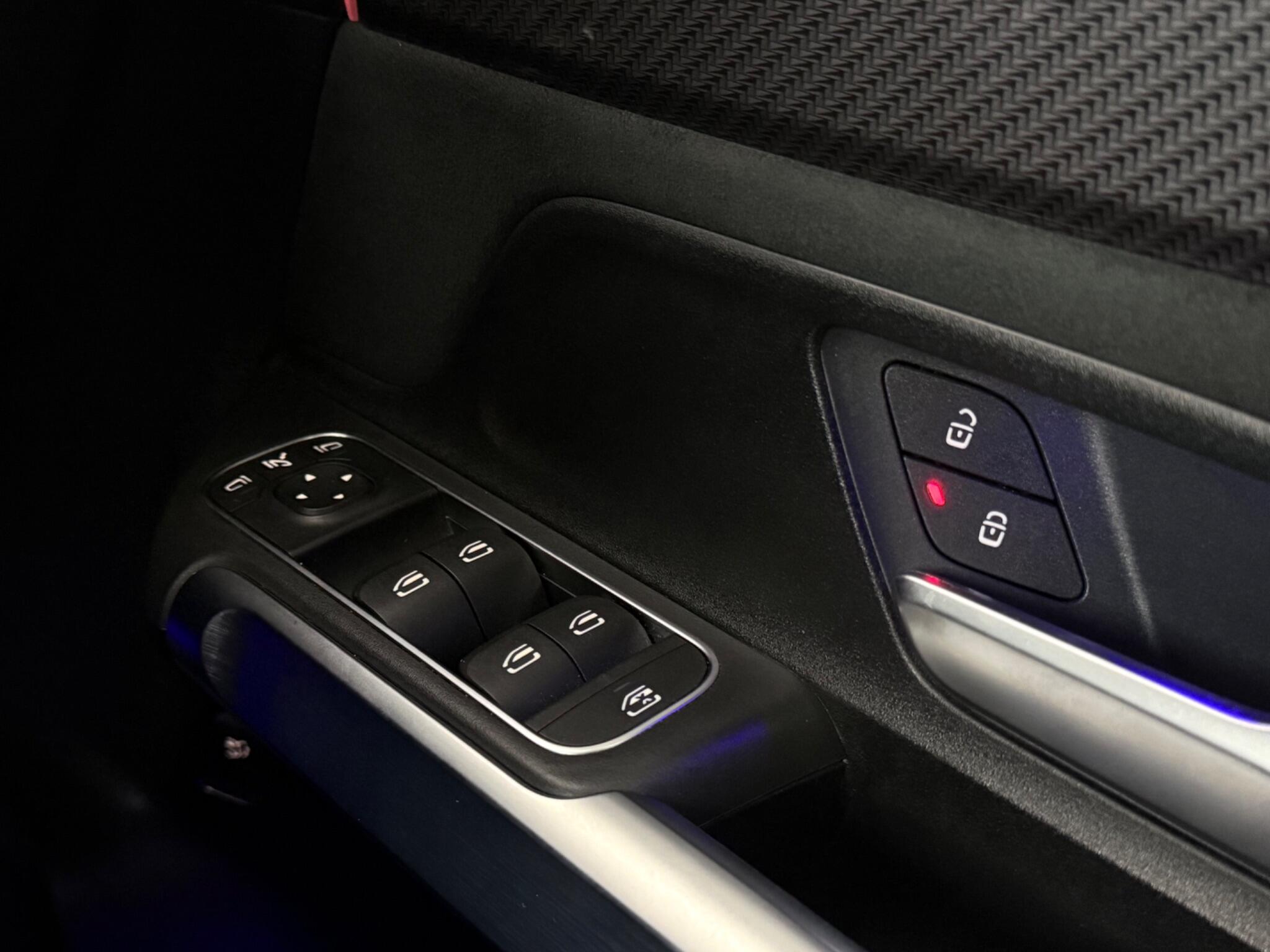 Mercedes-Benz GLB view 18
