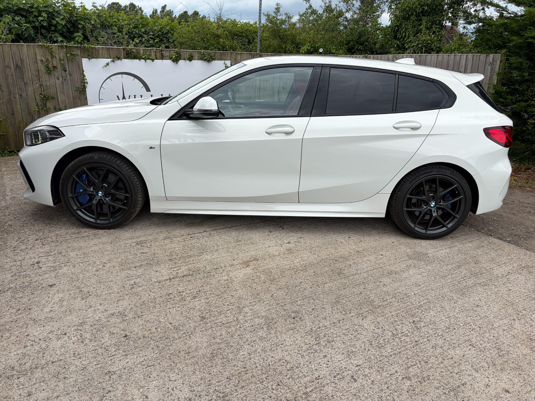 BMW 1 Series view 8