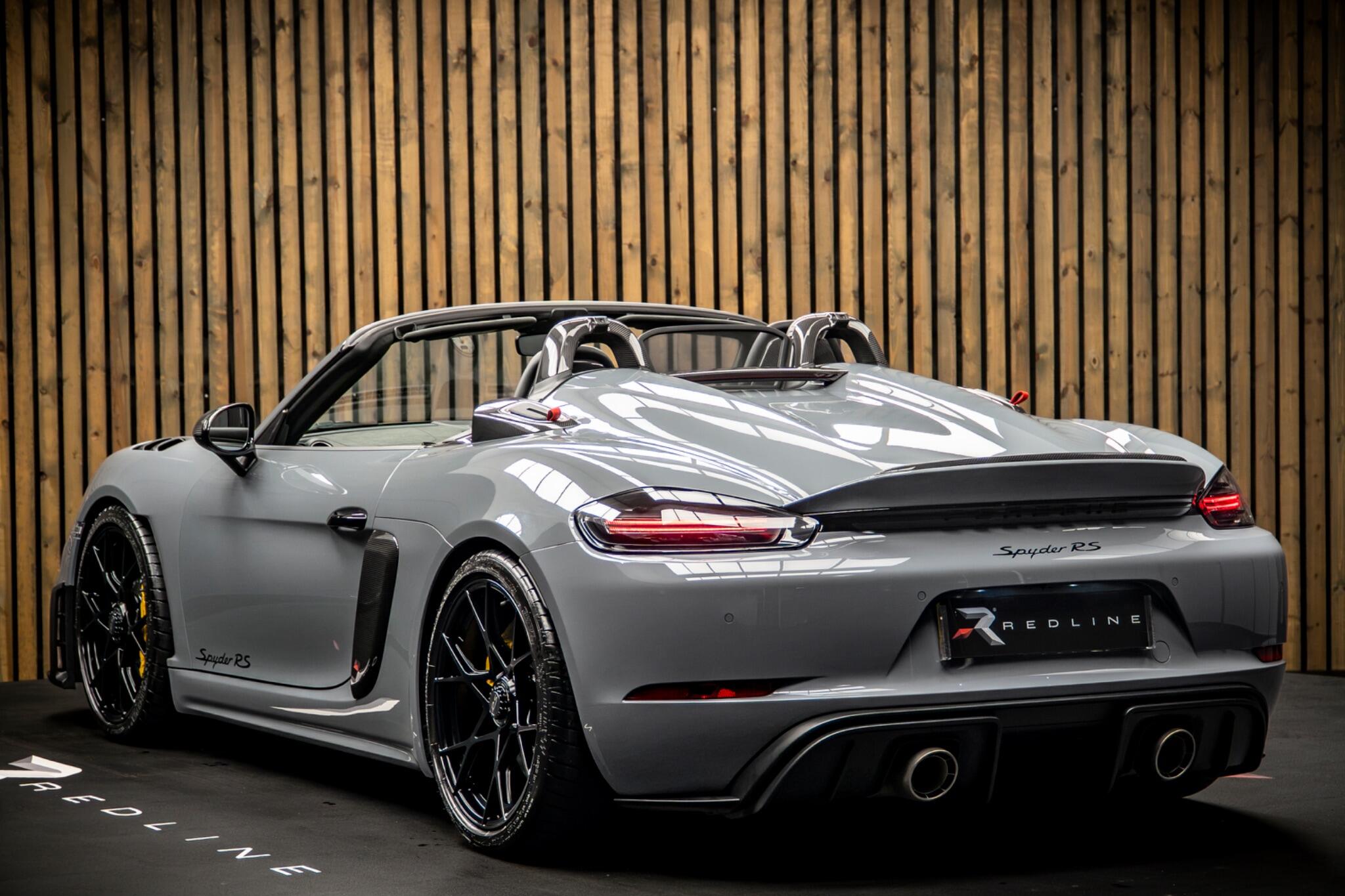 Porsche 718 Spyder view 3