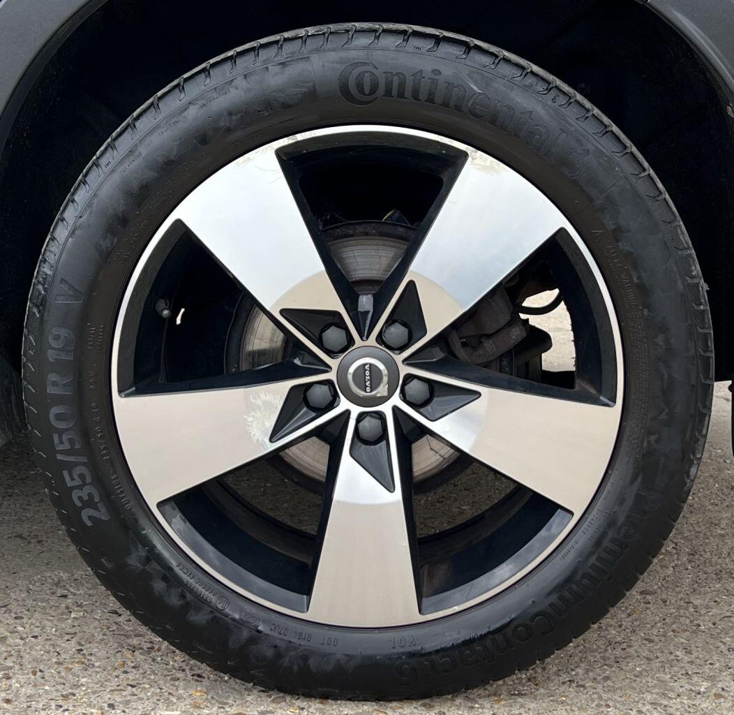 Volvo XC40 view 14