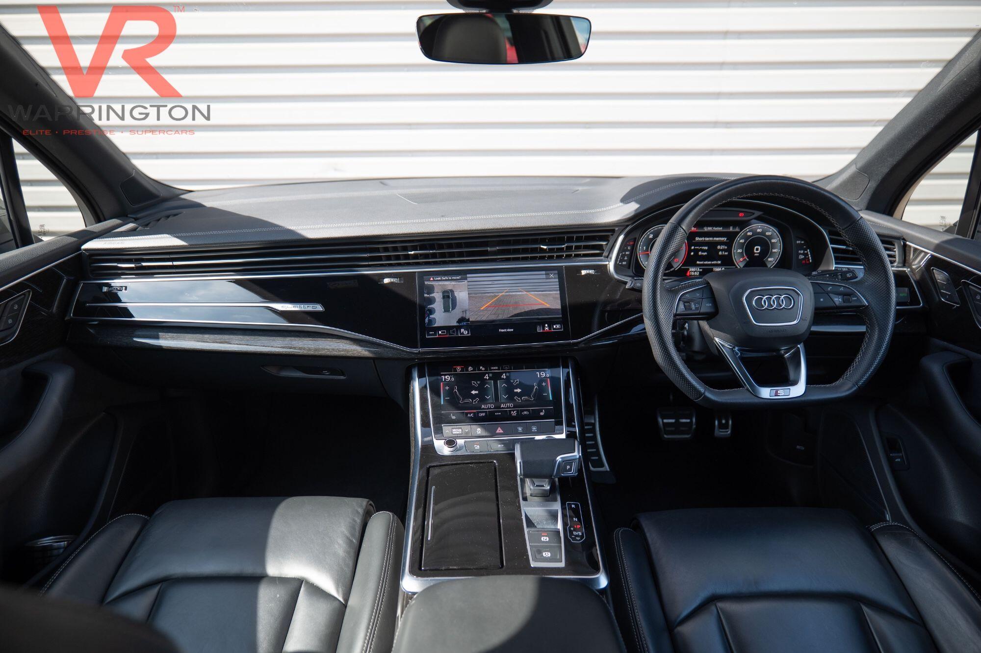 Audi Q7 view 2