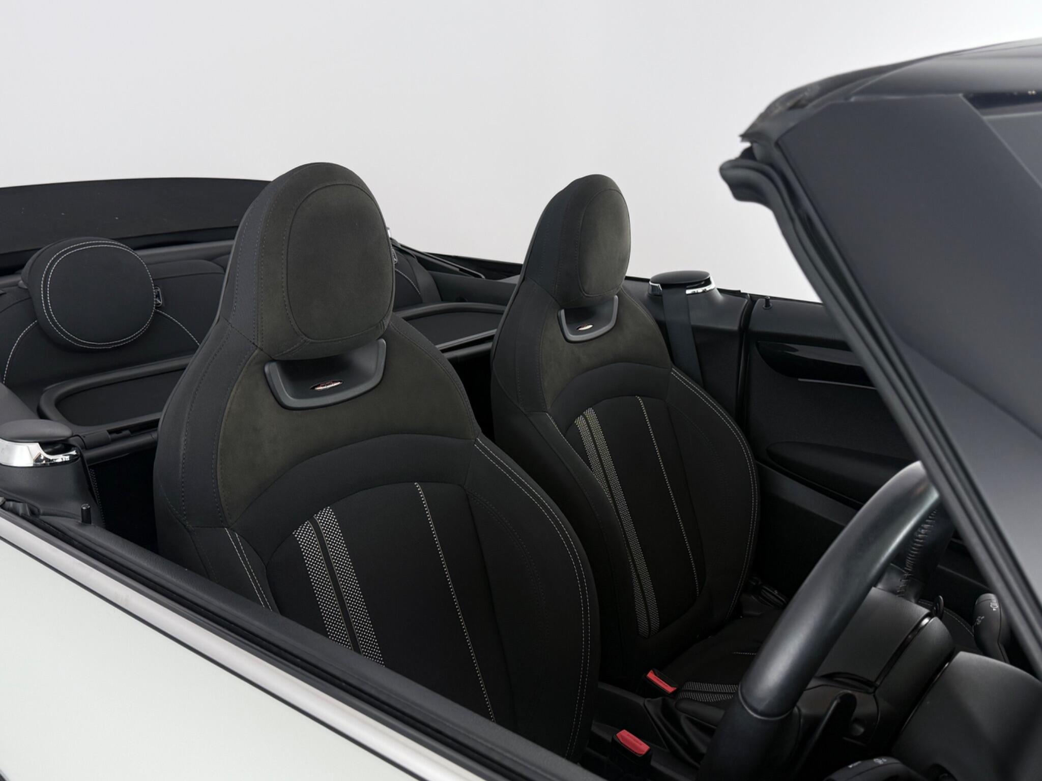 Mini Convertible view 35