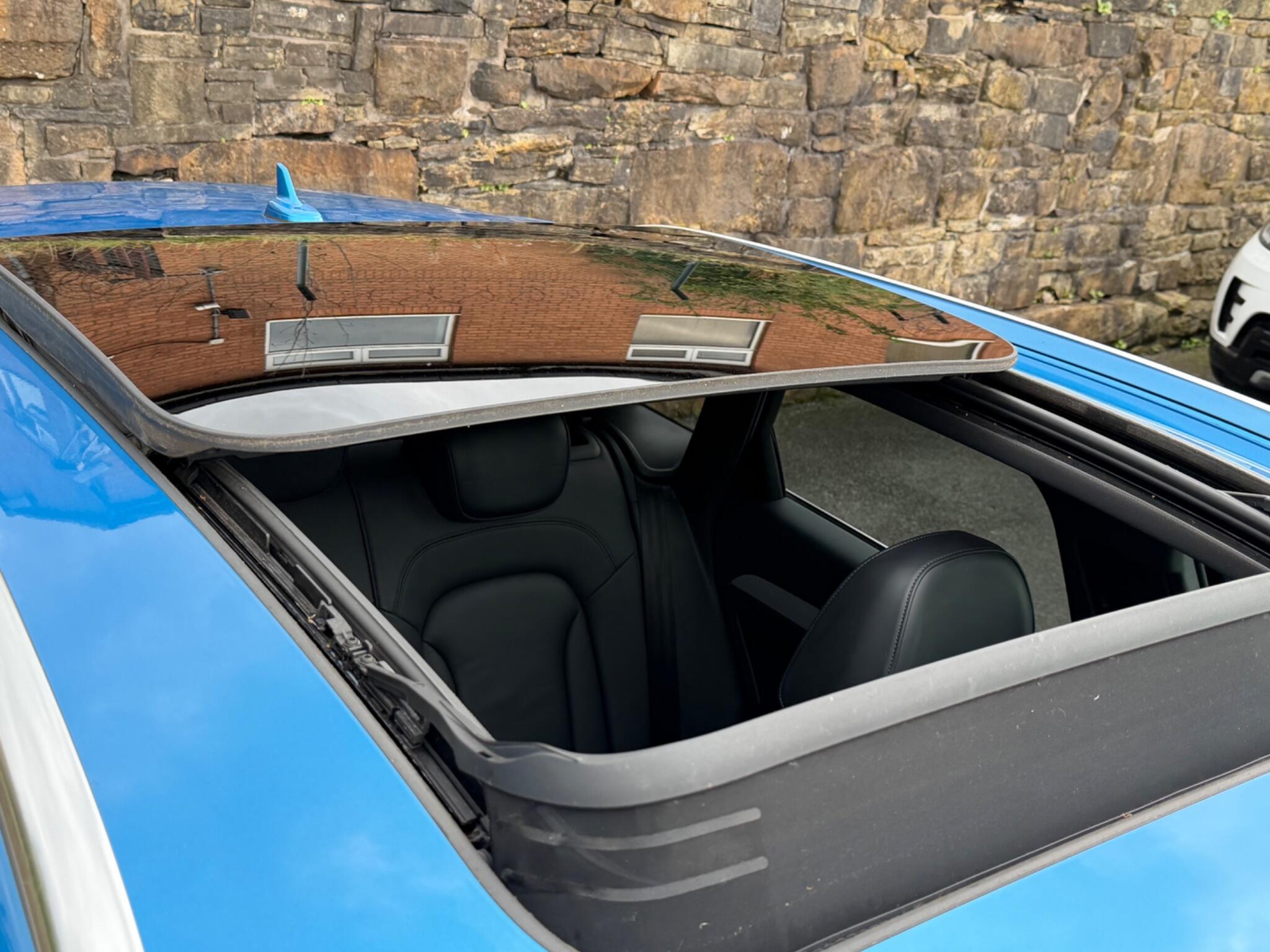 Audi Q3 view 9