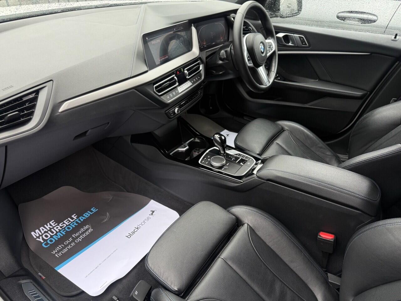 BMW 1 Series view 15