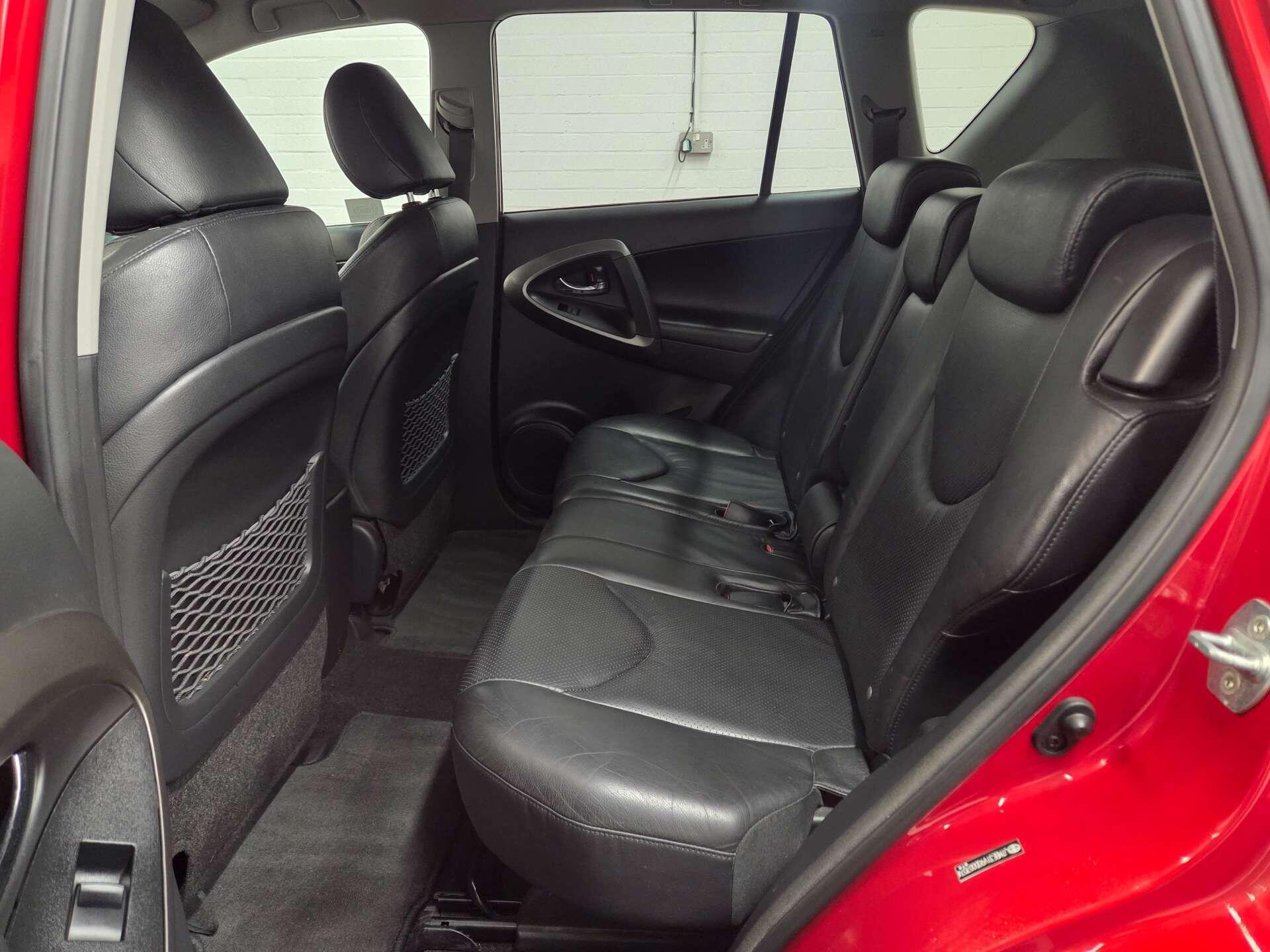 Toyota RAV4 view 17