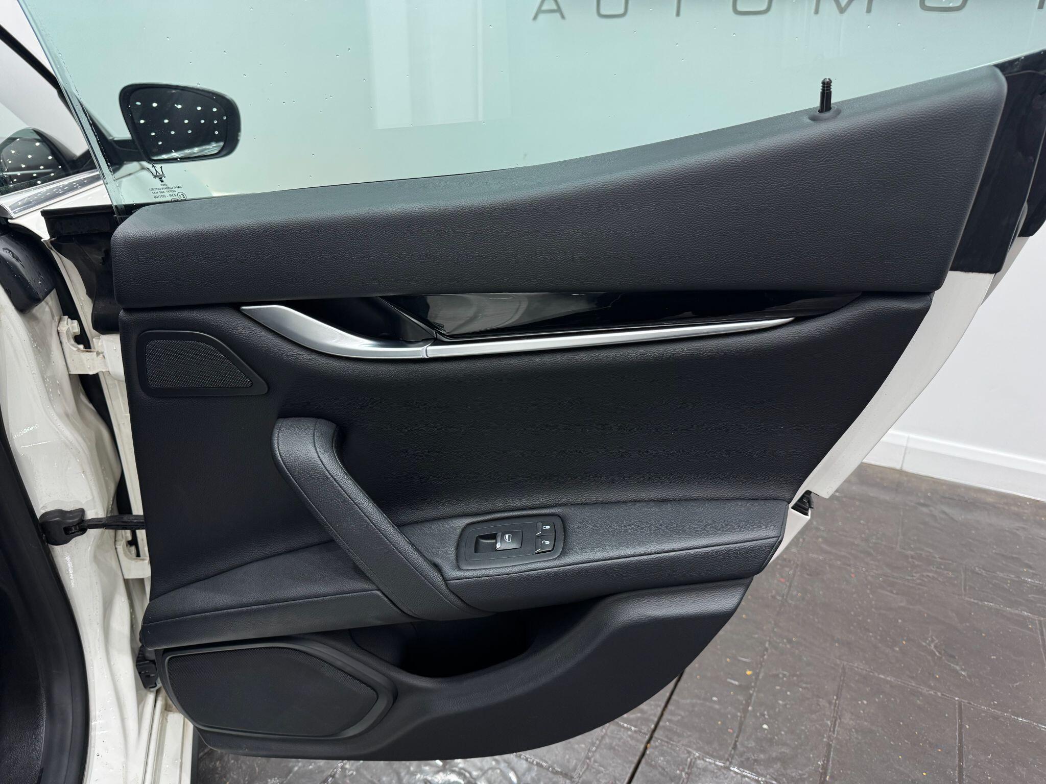 Maserati Ghibli view 37