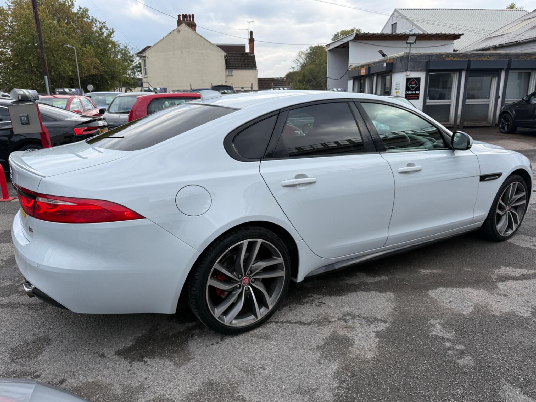 Jaguar XF - Image 15