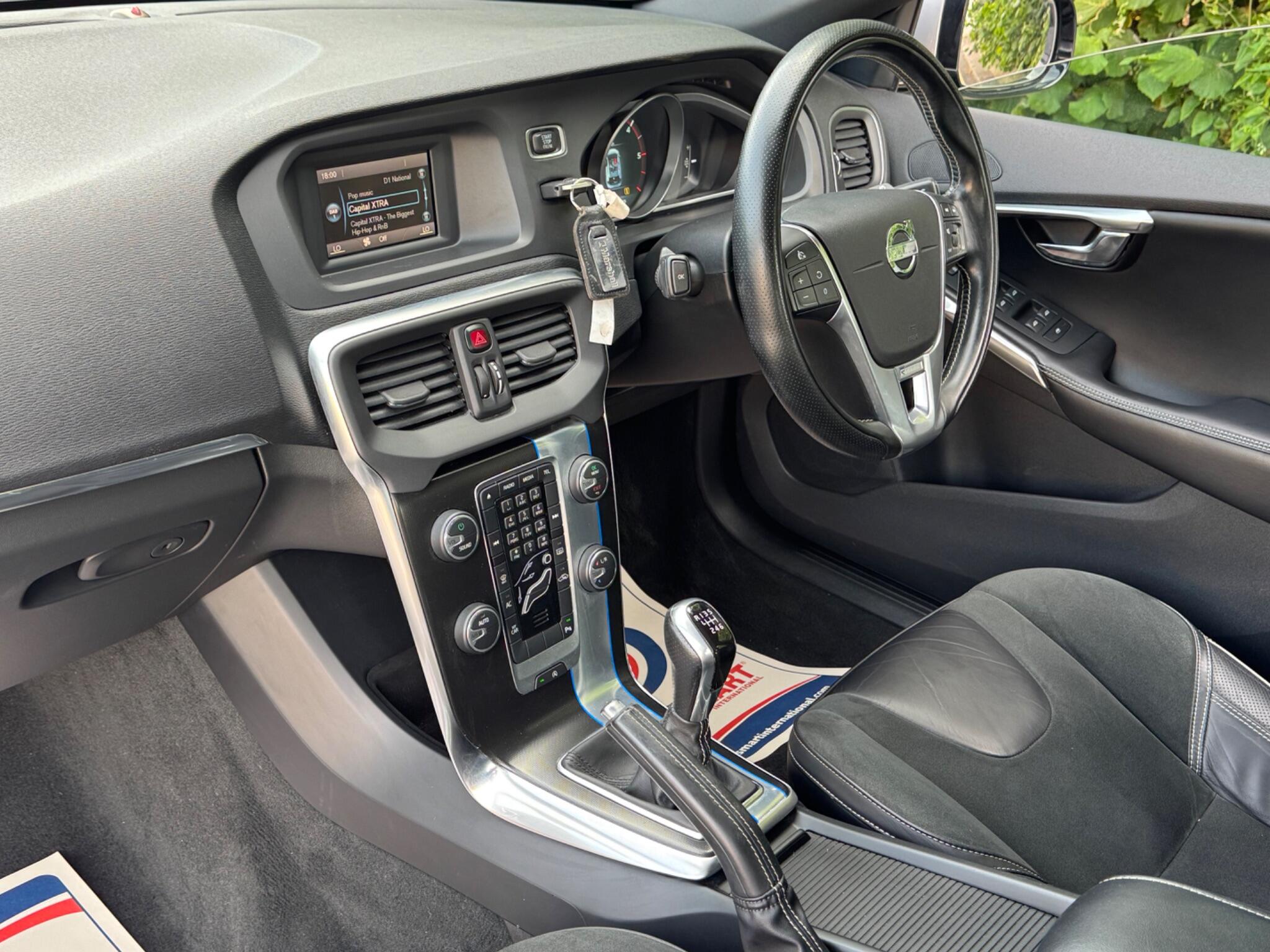 Volvo V40 view 16