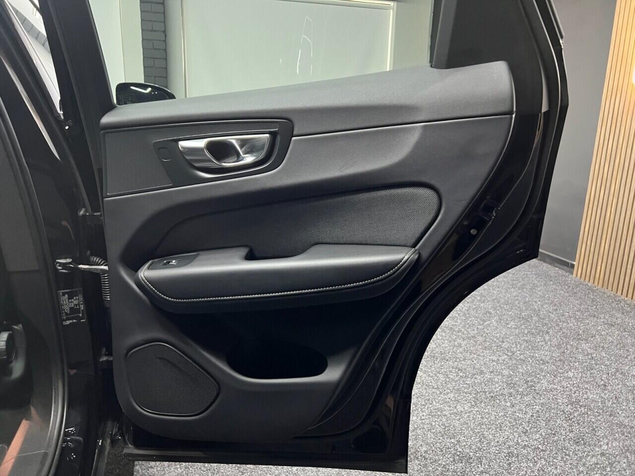 Volvo XC60 view 42