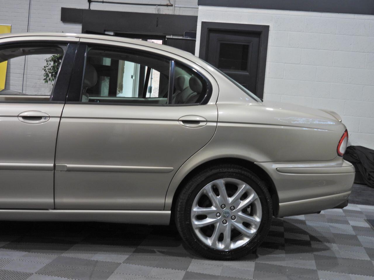 Jaguar X-Type view 18