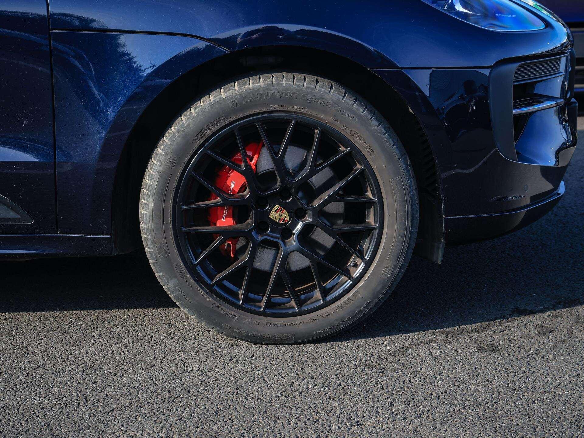 Porsche Macan view 4