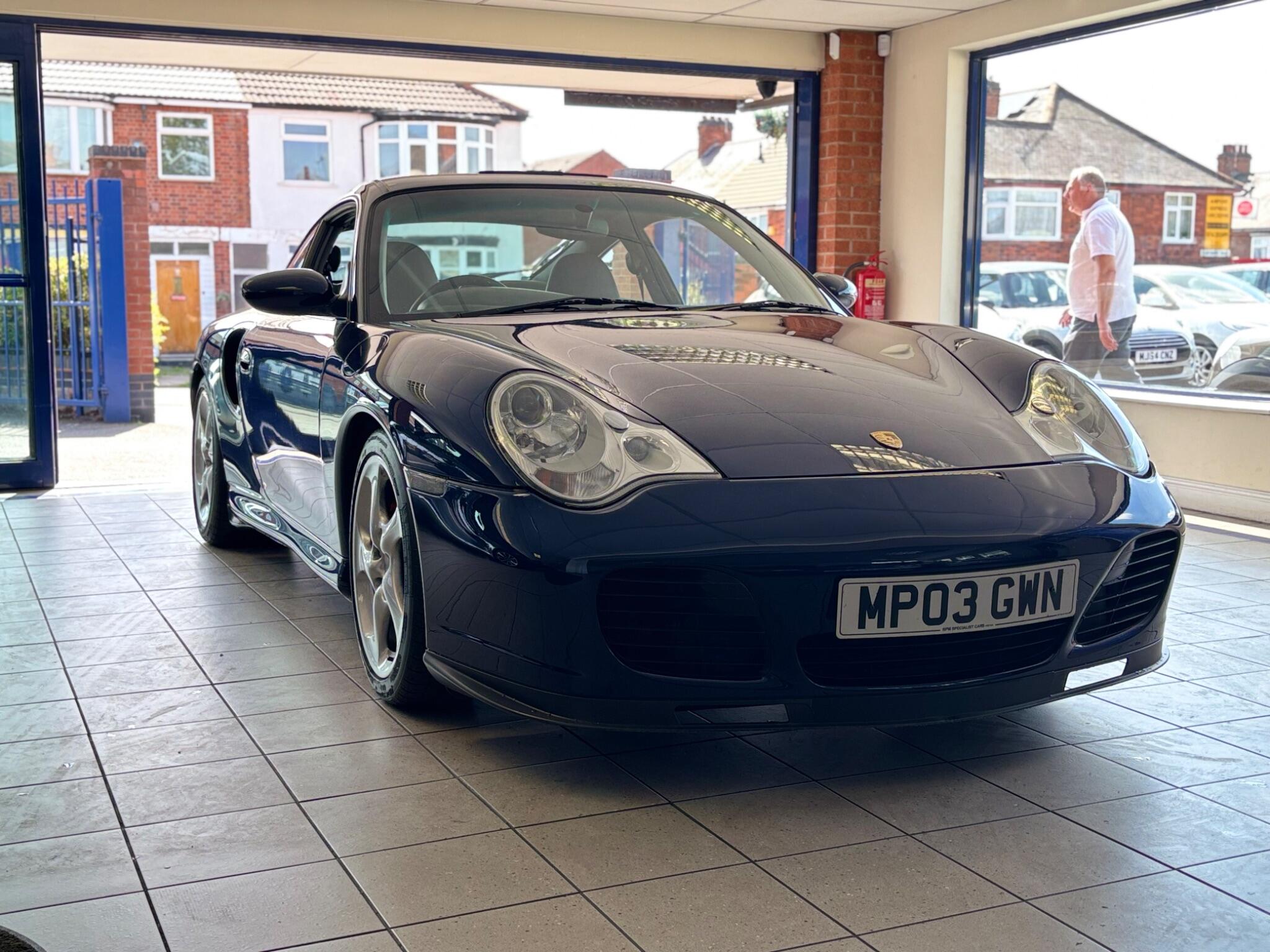 Porsche 911 view 7