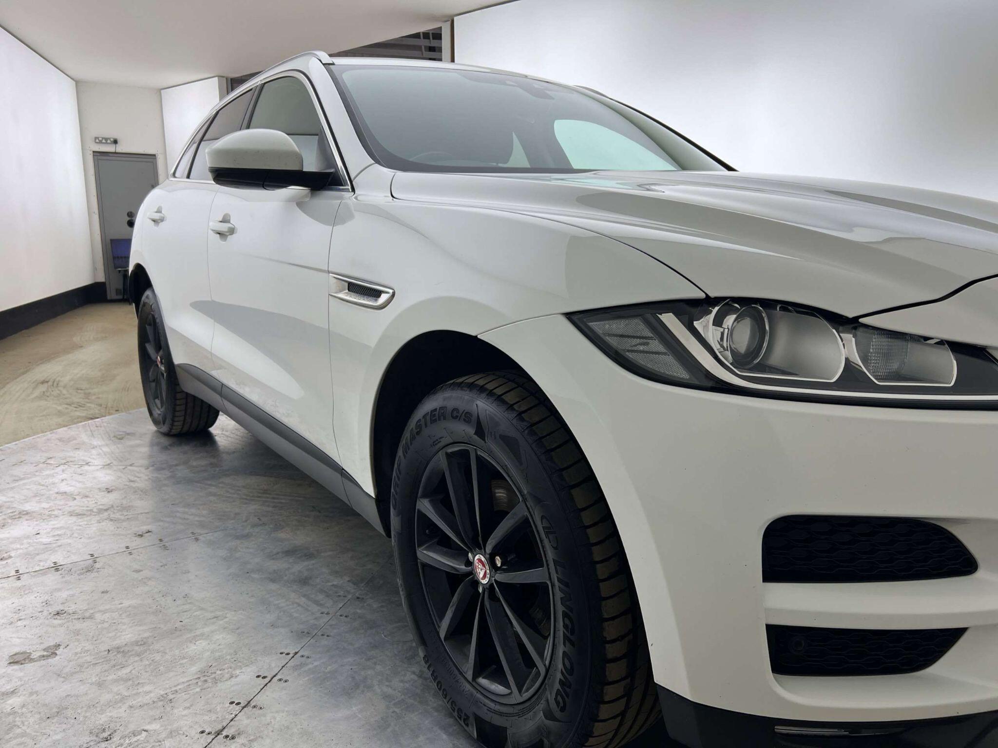 Jaguar F-Pace view 8