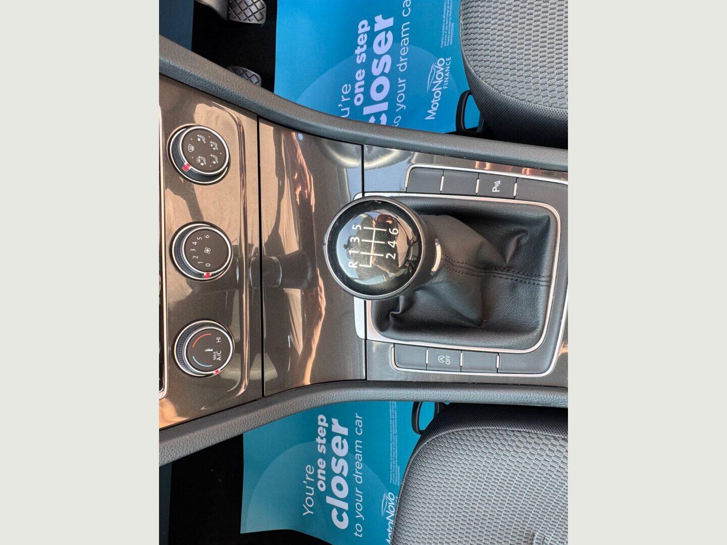 Volkswagen Golf view 60