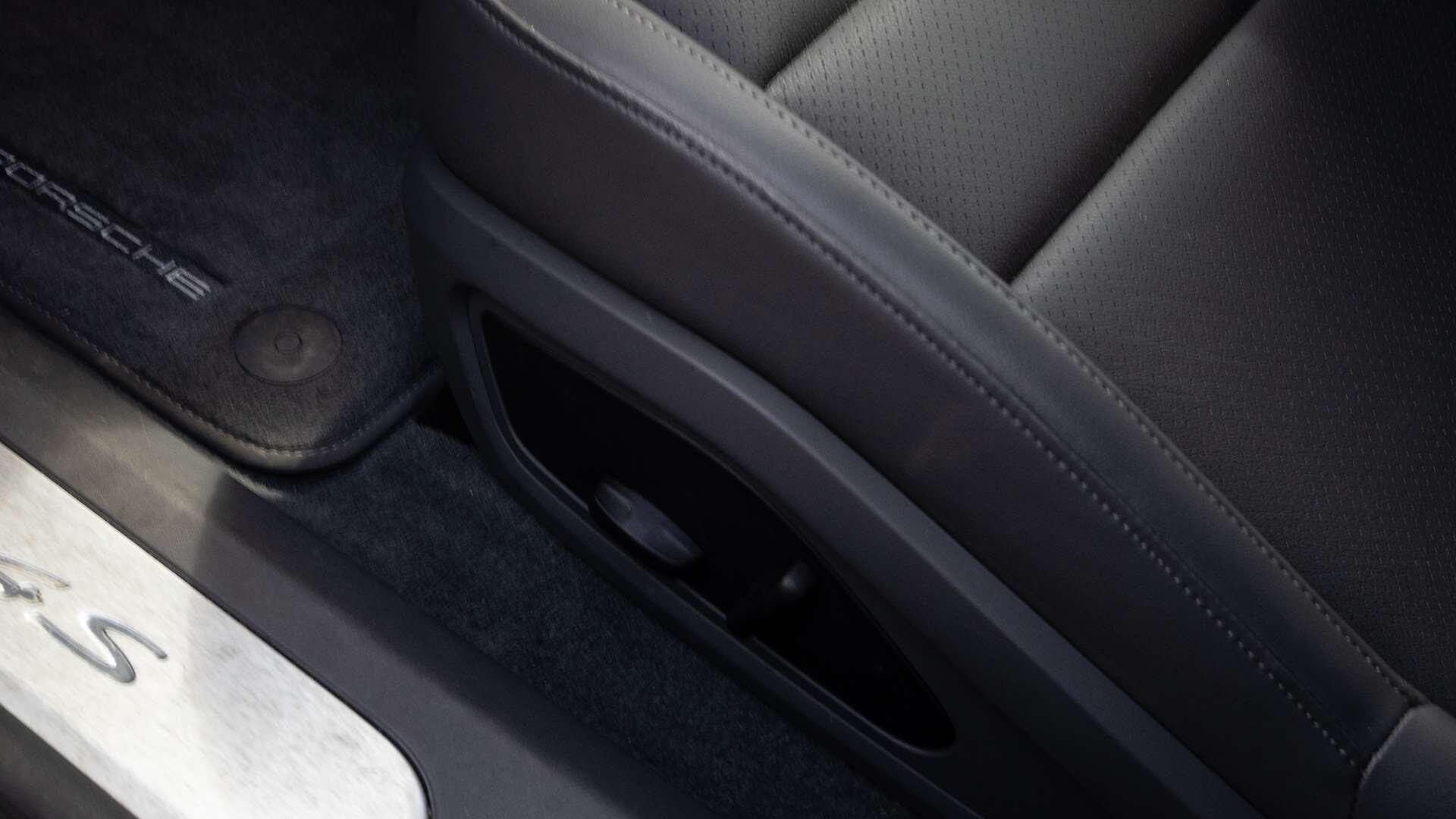 Porsche Taycan view 35
