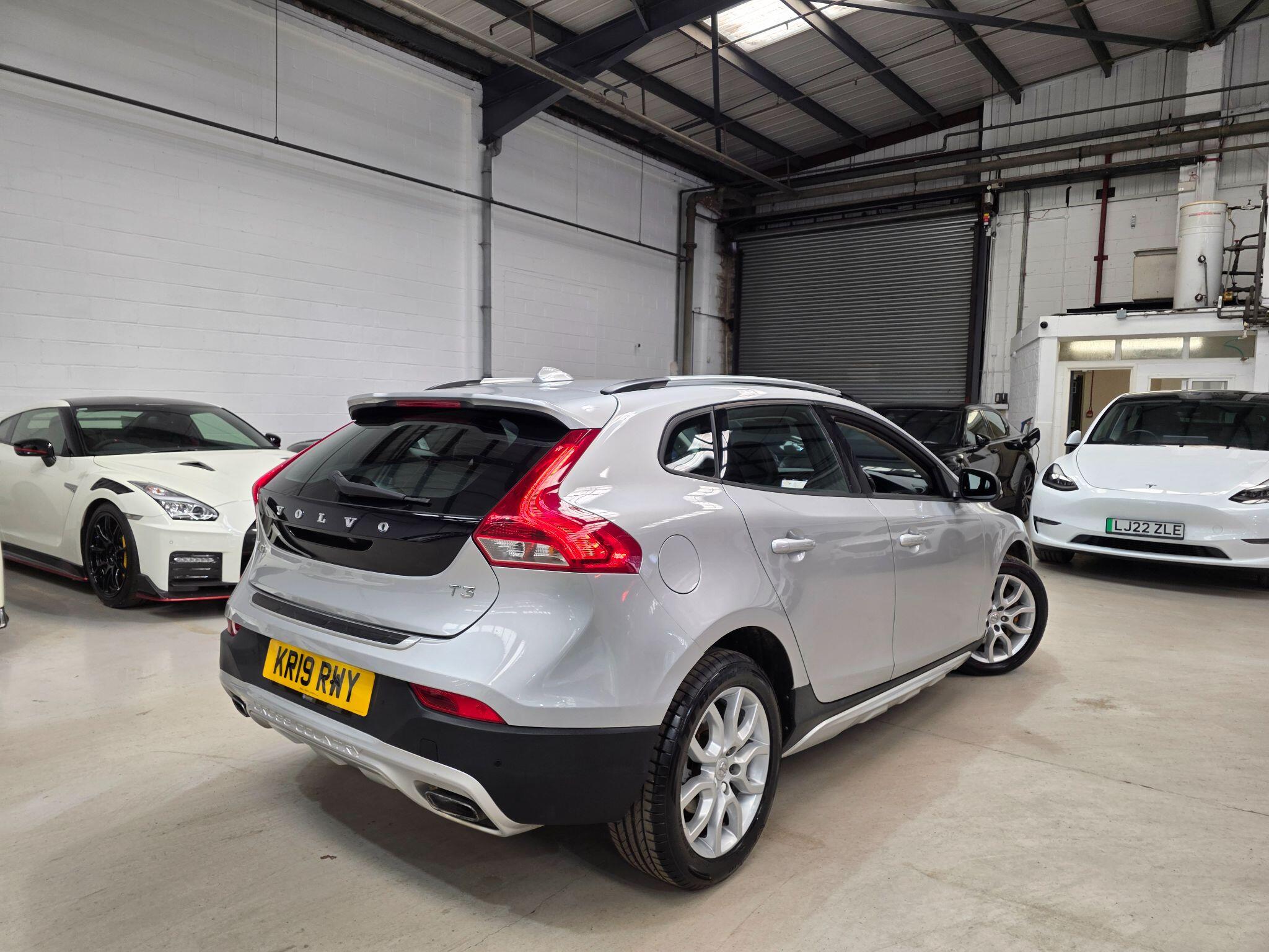 Volvo V40 Cross Country view 24