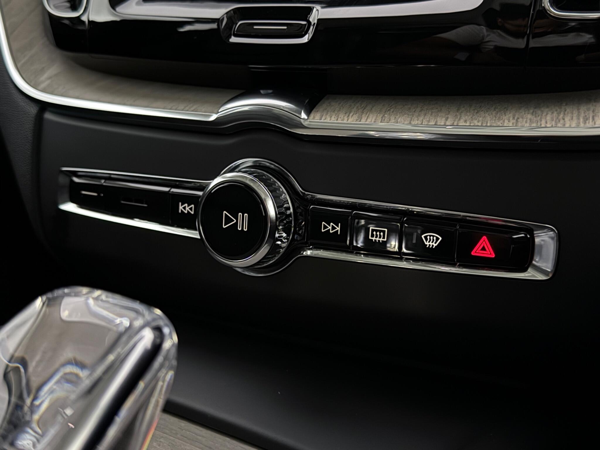 Volvo XC60 view 24