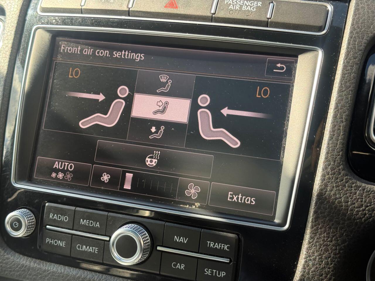 Volkswagen Touareg view 13