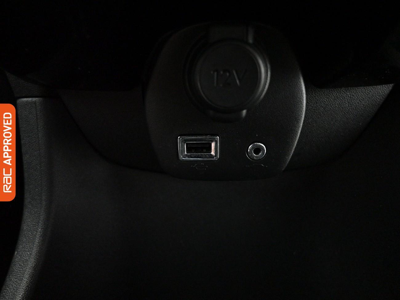 Peugeot 108 view 18