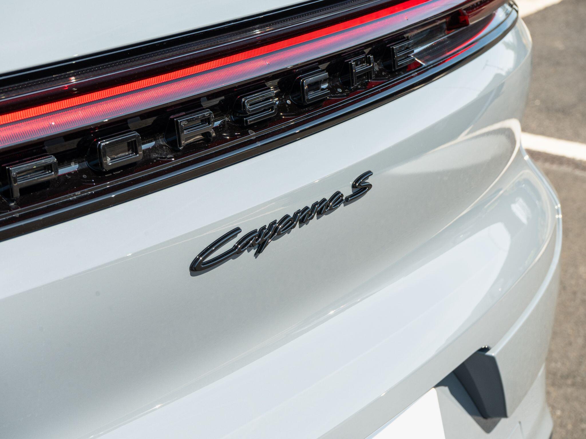 Porsche Cayenne view 14